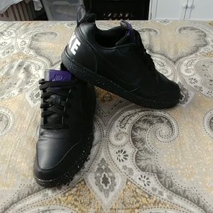 Nike court borough low